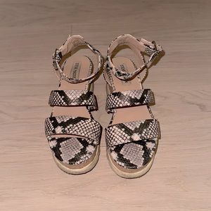 Steve Madden Snakeskin Platform Sandals Size 6